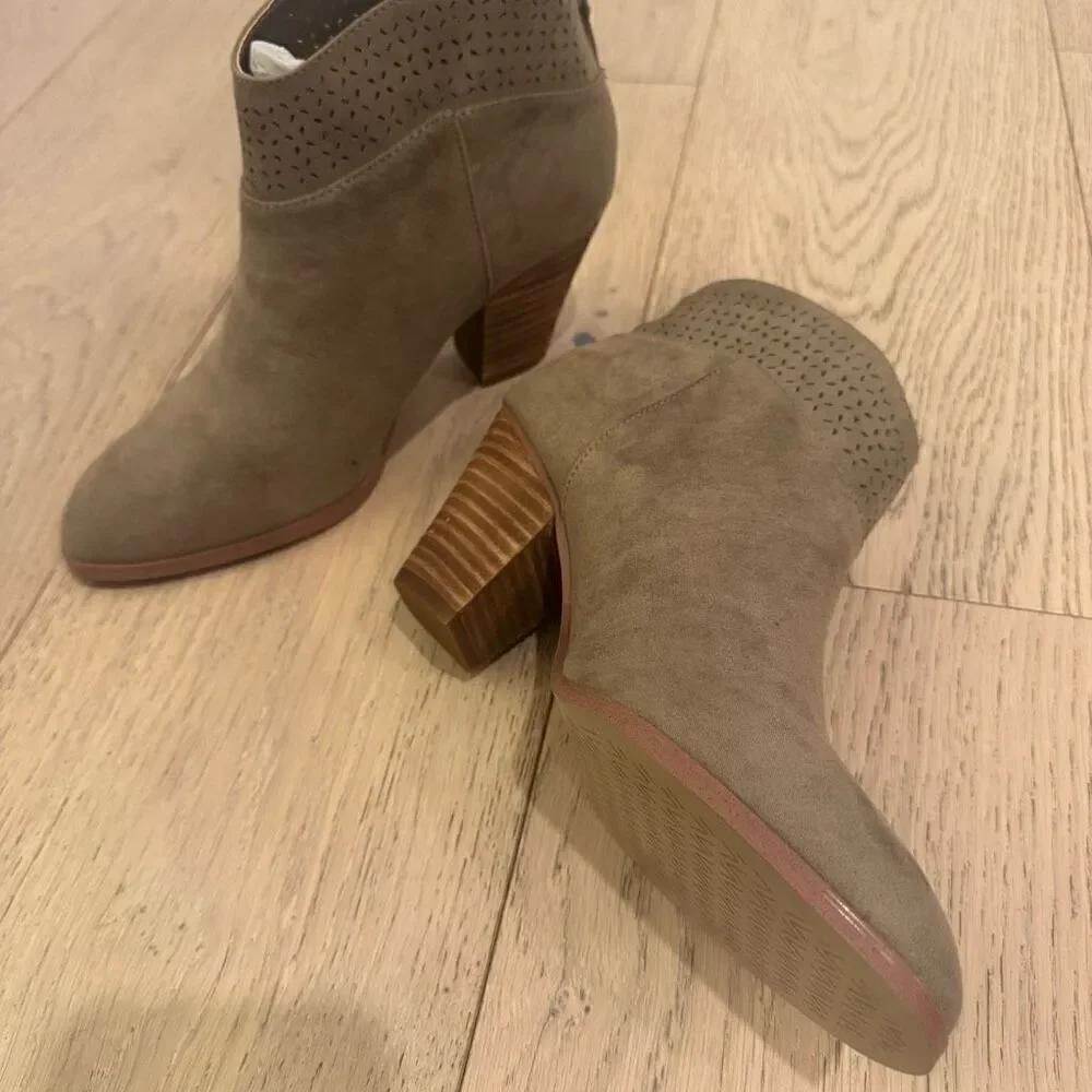 Red and Violet Jackson Lazer Cut Topline Booties tan taupe Size US size 6.5
